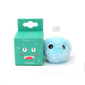 Bola de pelúcia Azul com textura macia e expressão alegre, estimula o instinto brincalhão dos gatos.